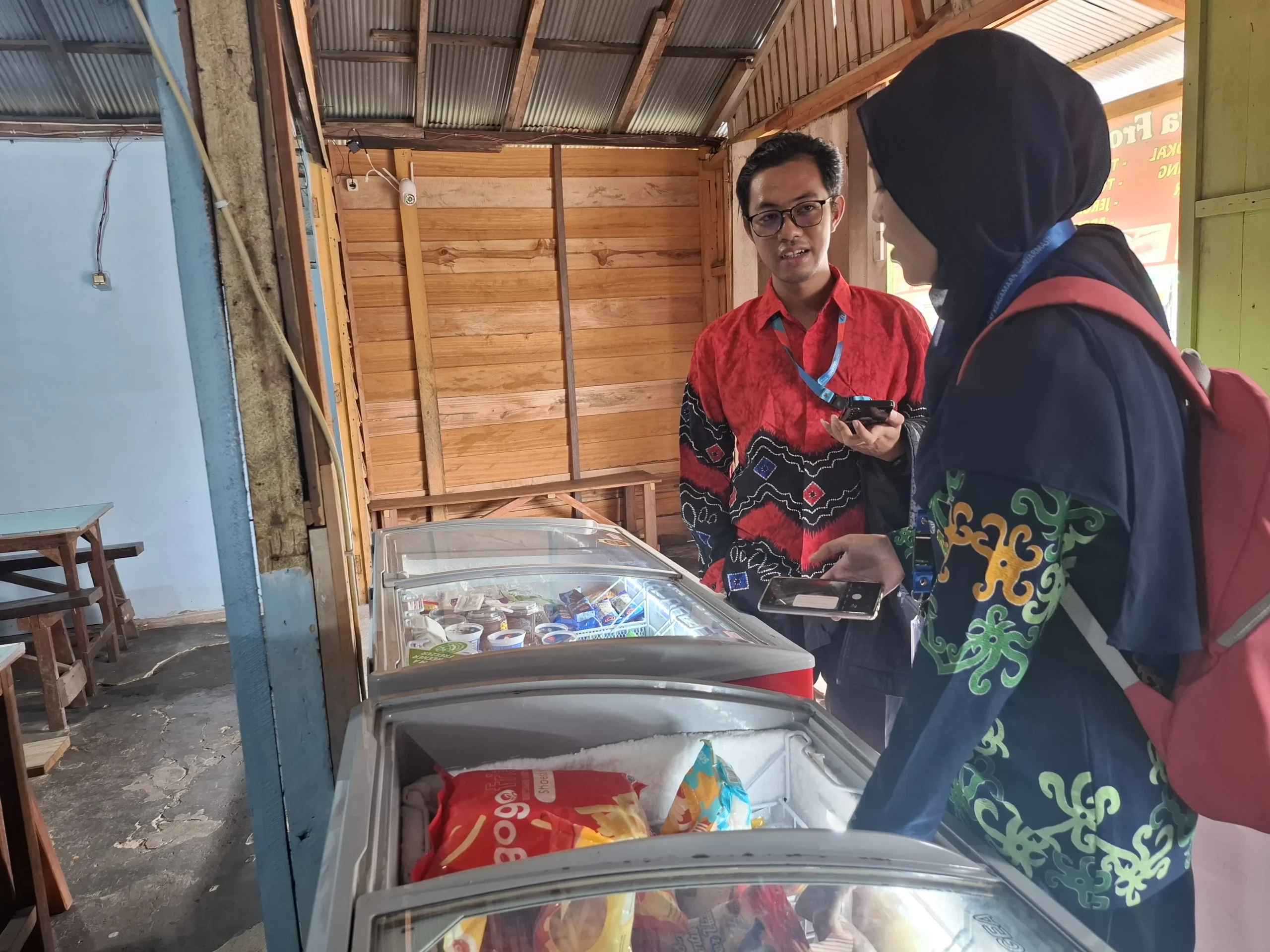 Rumah BUMN Seruyan Bersama Kemenag Tinjau Produk Halal Toko Frozen Food