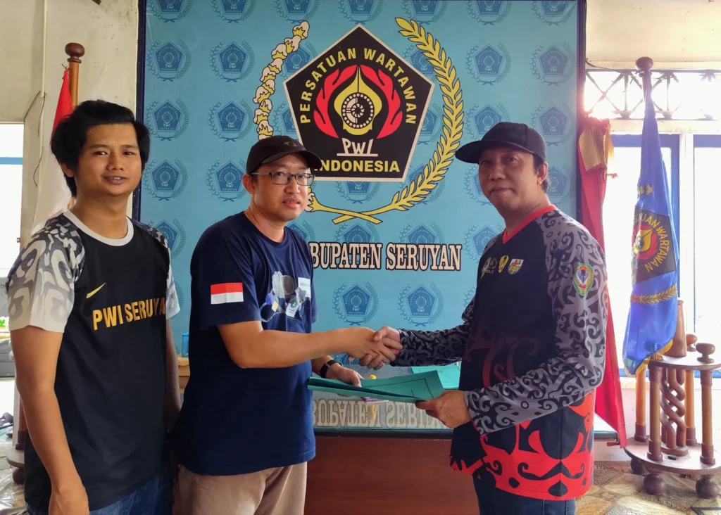 Bambang Hermanto Kembalikan Berkas Pendaftaran Calon Ketua PWI Seruyan