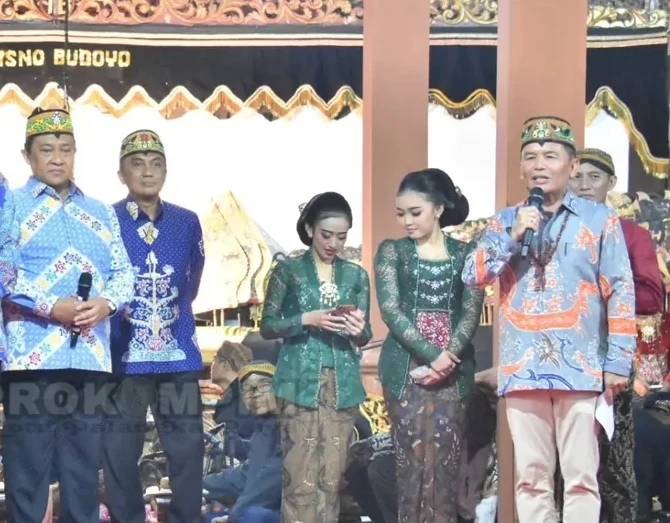 Gubernur Kalteng Hadiri Pagelaran Wayang Kulit Peringati Hari Wayang Nasional 2025